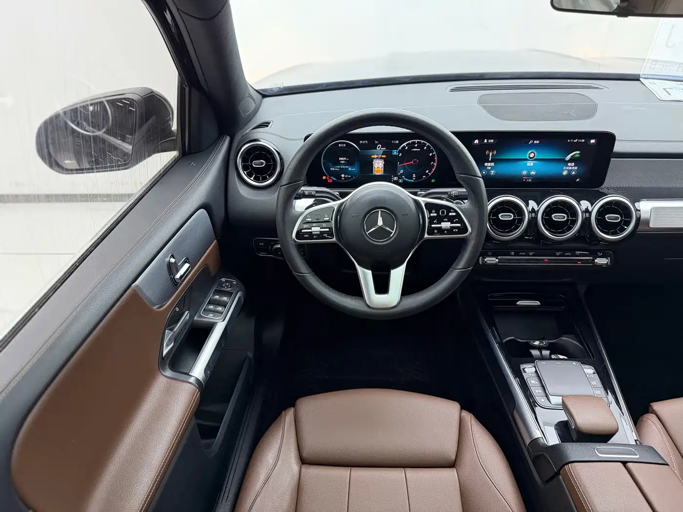 Photo 16 - Mercedes-Benz GLB