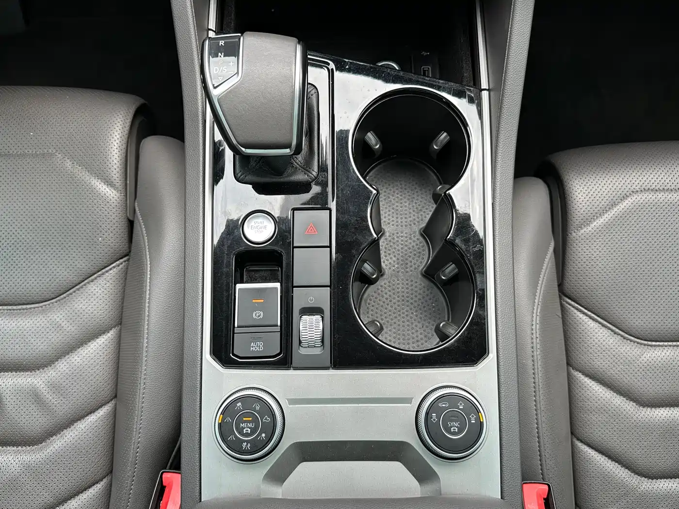 Volkswagen Touareg 2019 3.0TSI Sharp Edge Edition China VI фото 16