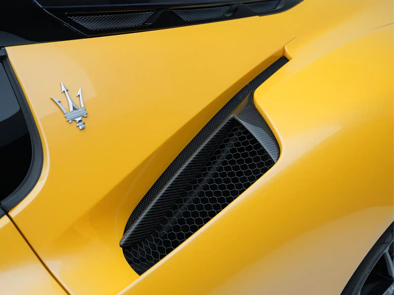 Photo 14 - Maserati MC20