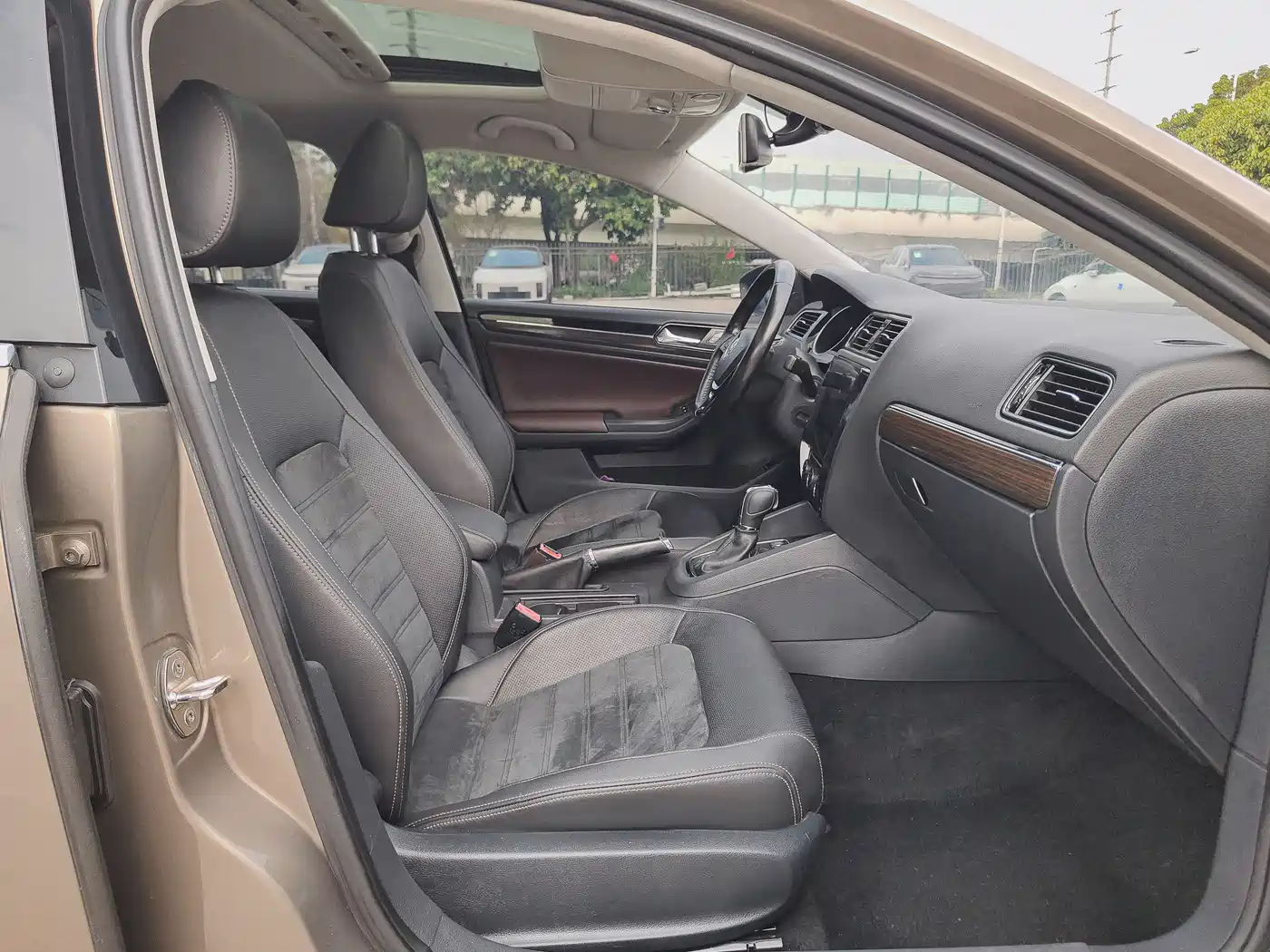 Volkswagen Sagitar 2015 230TSI Automatic Luxury фото 11