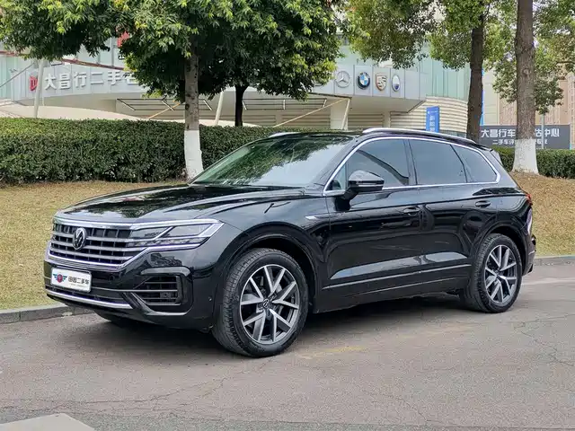 VOLKSWAGEN TOUAREG