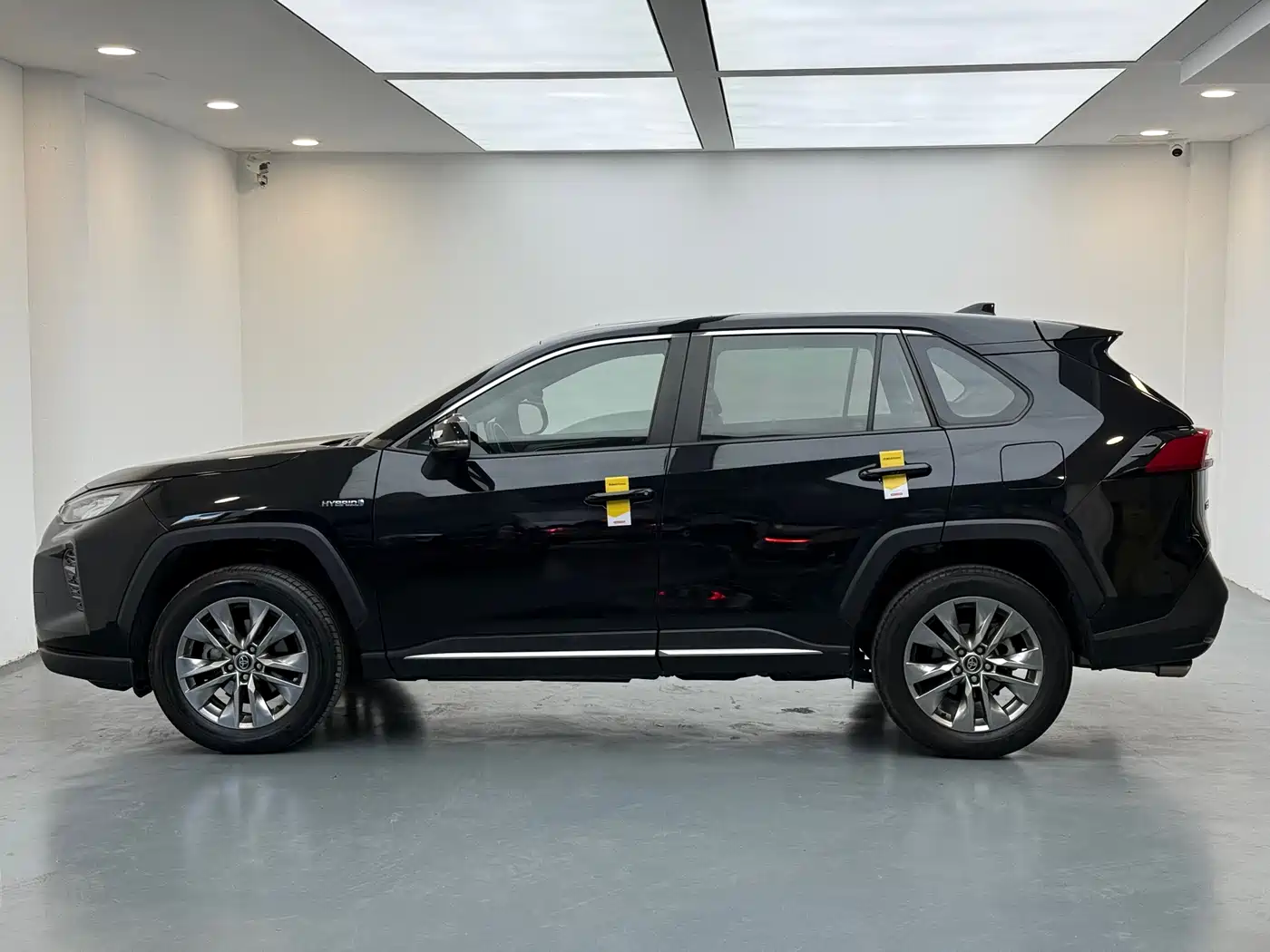 Toyota Wildlander 2023 Hybrid 2.5L E-CVT FWD Urban Edition фото 8