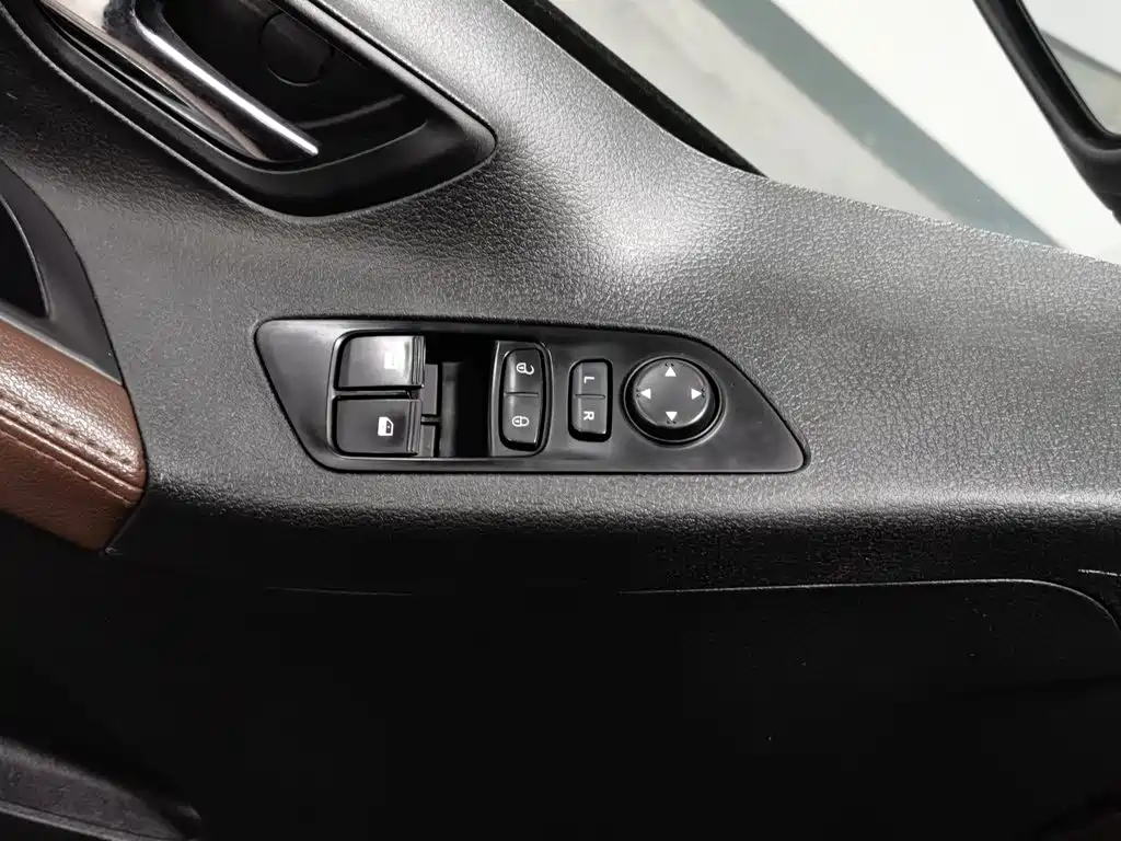 Фото 9 - Maxus G10