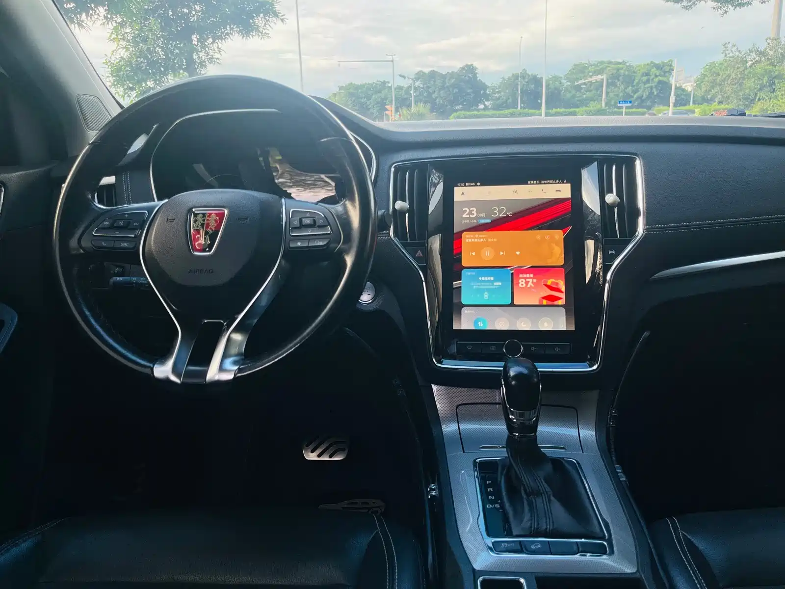Фото 8 - Roewe RX5