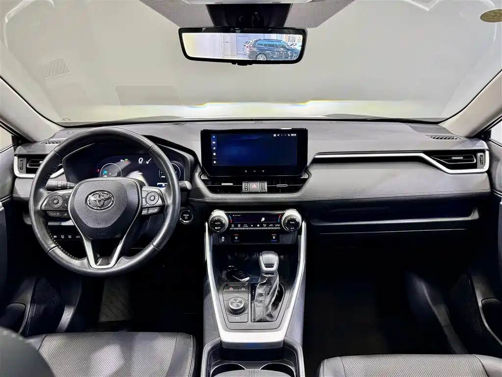 Toyota Wildlander 2023 Hybrid 2.5L E-CVT AWD Premium Edition фото 14