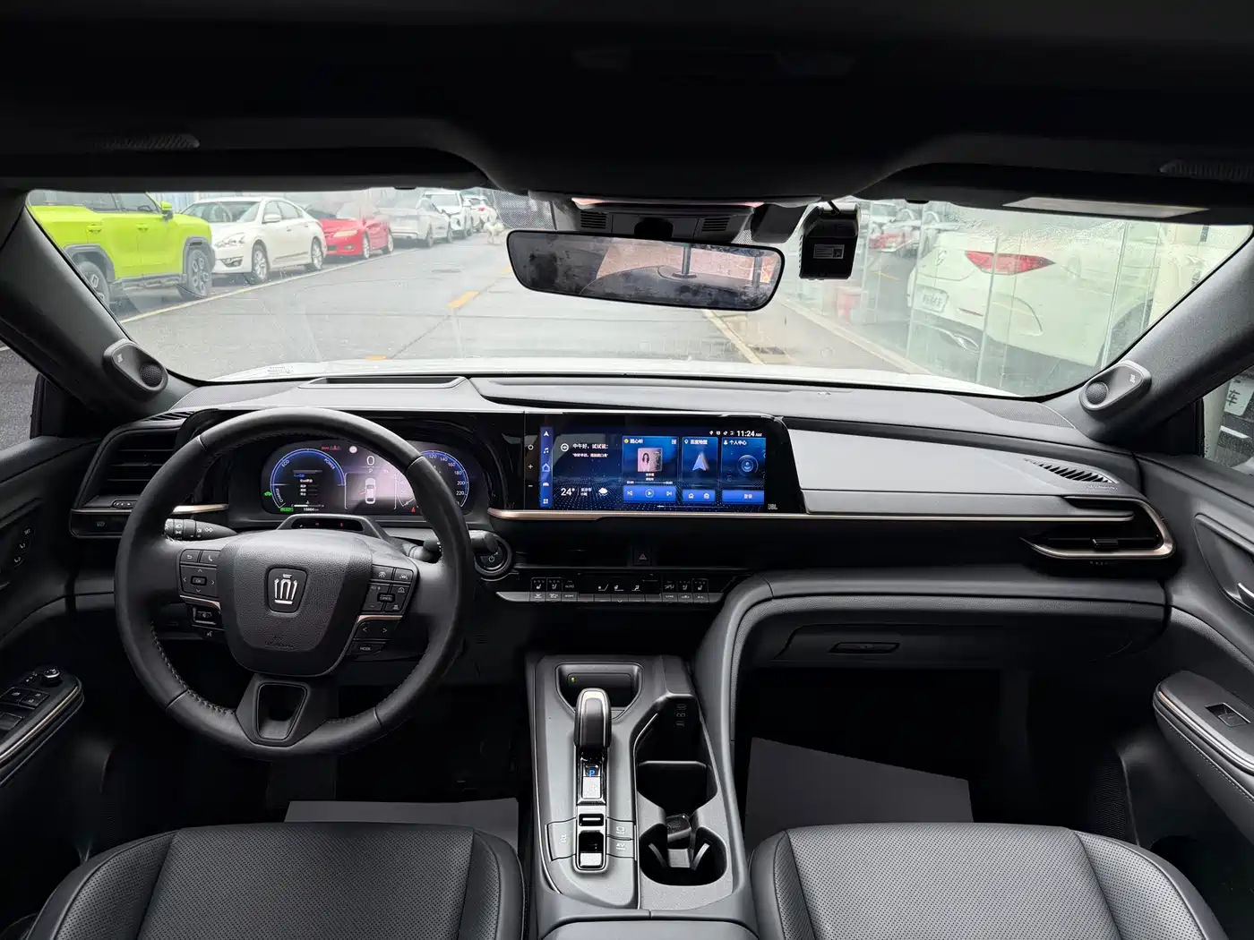 Toyota Crown SportCross 2023 2.5L SportCross HEV FWD Premium Edition фото 9