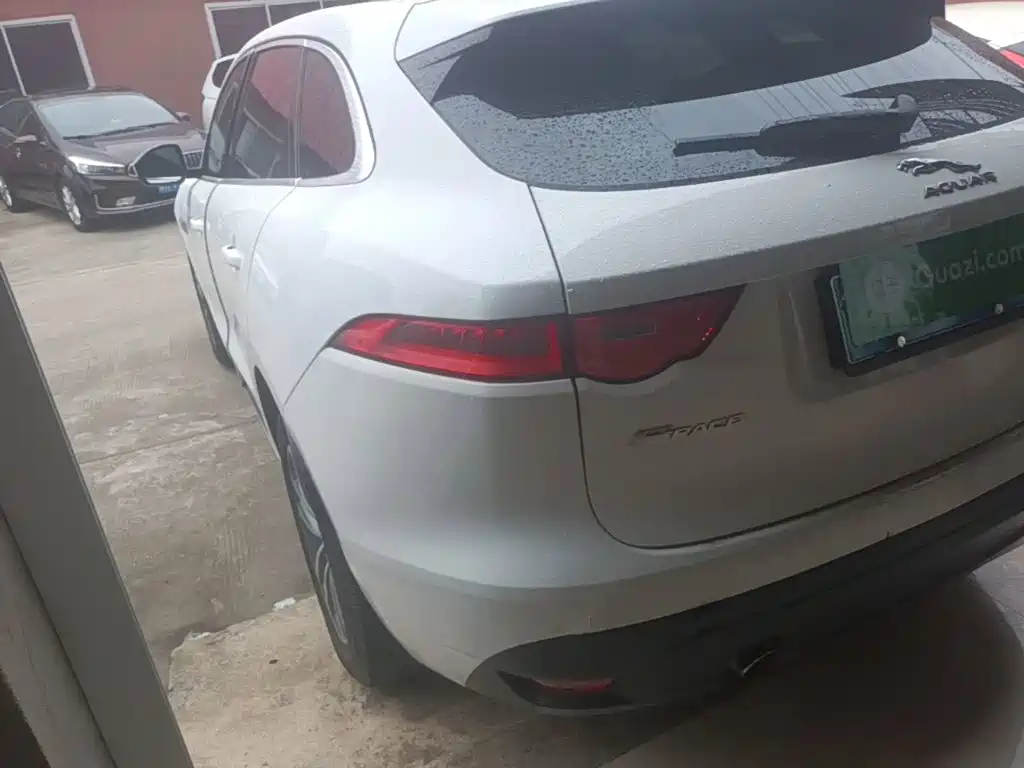 Фото 5 - Jaguar F-PACE
