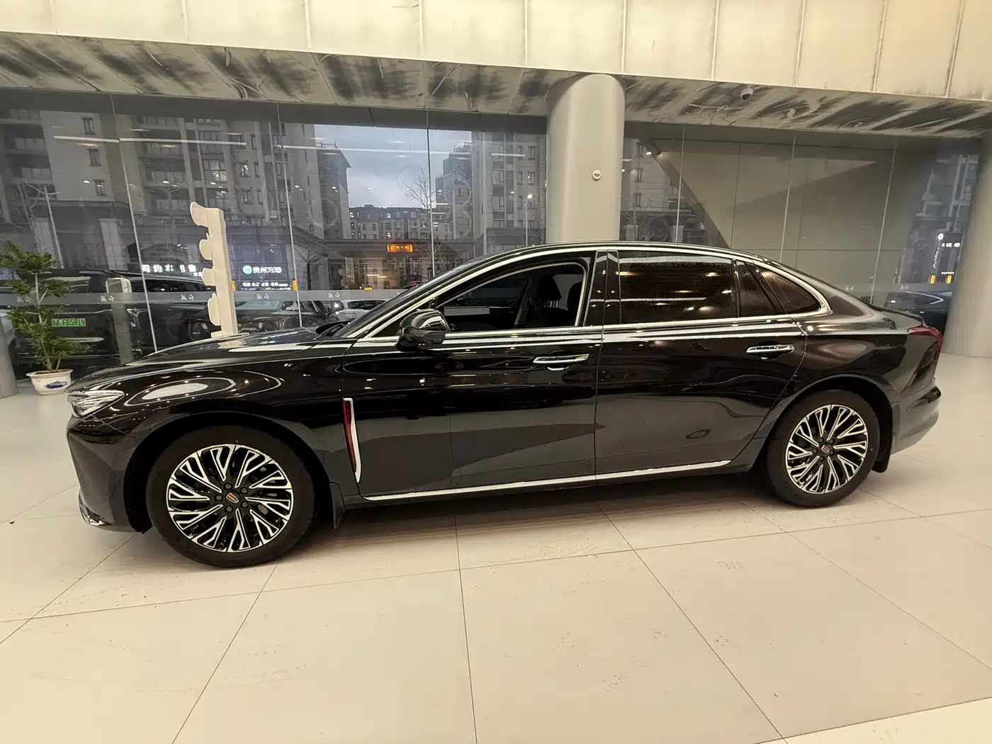 Hongqi H5 2024 2.0T Automatic Smart Connect Flag Smooth Edition фото 4