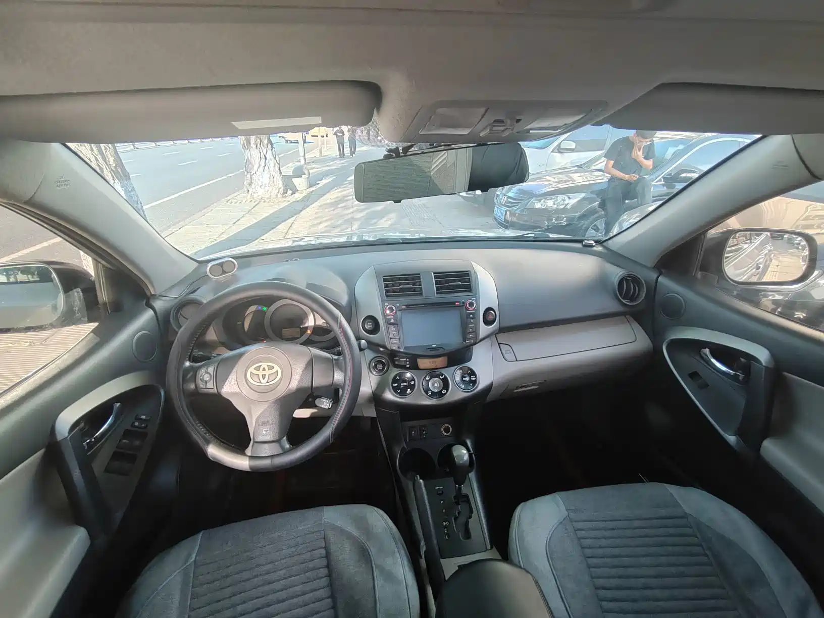 Фото 8 - Toyota RAV4