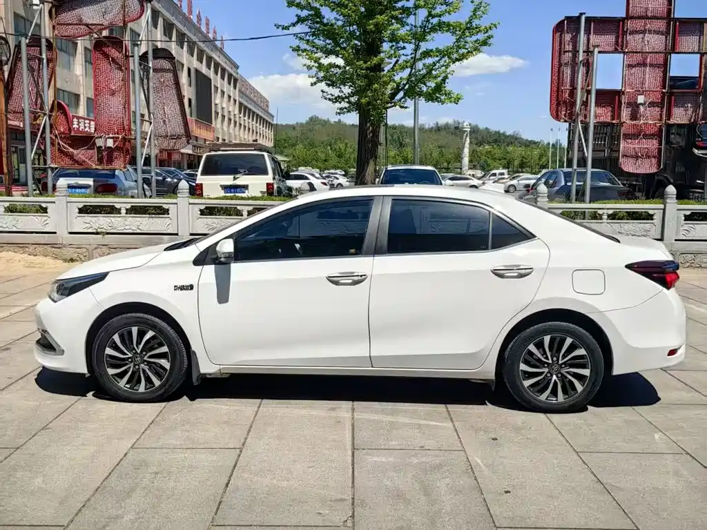 Фото 10 - Toyota Corolla Twin Engine E+