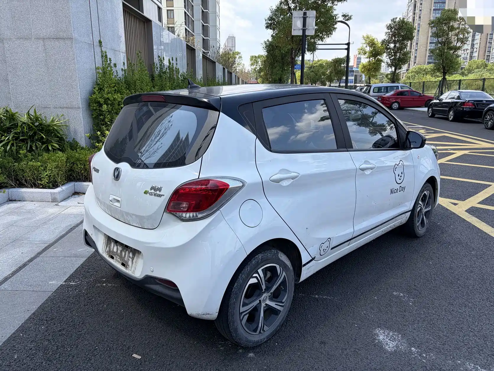 Photo 5 - Changan Benben E-Star