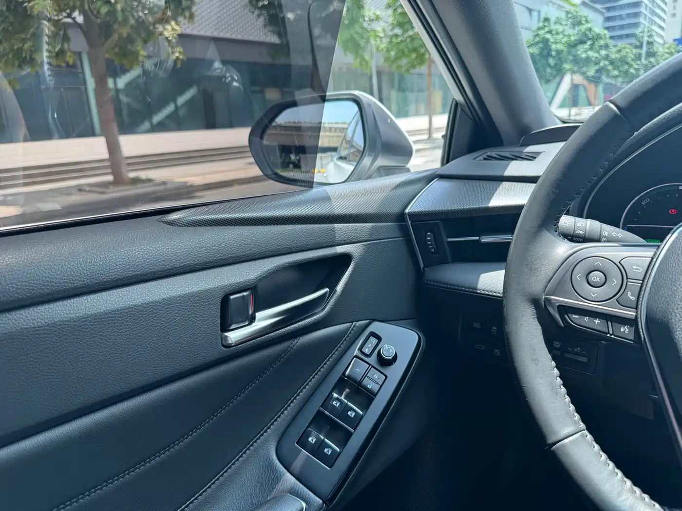 Toyota Avalon 2019 Hybrid 2.5L Luxury Edition China V фото 24