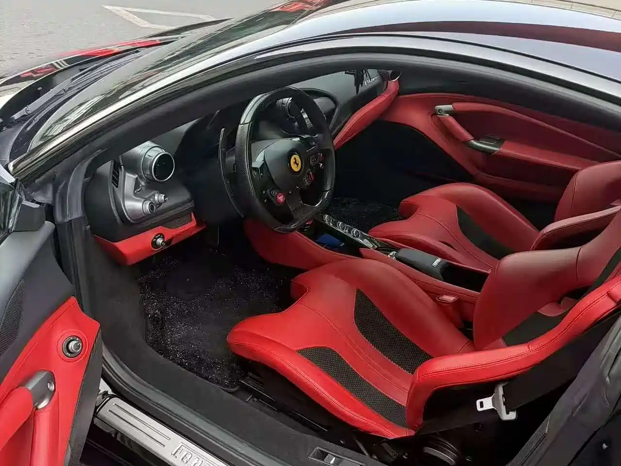 FERRARI F8
