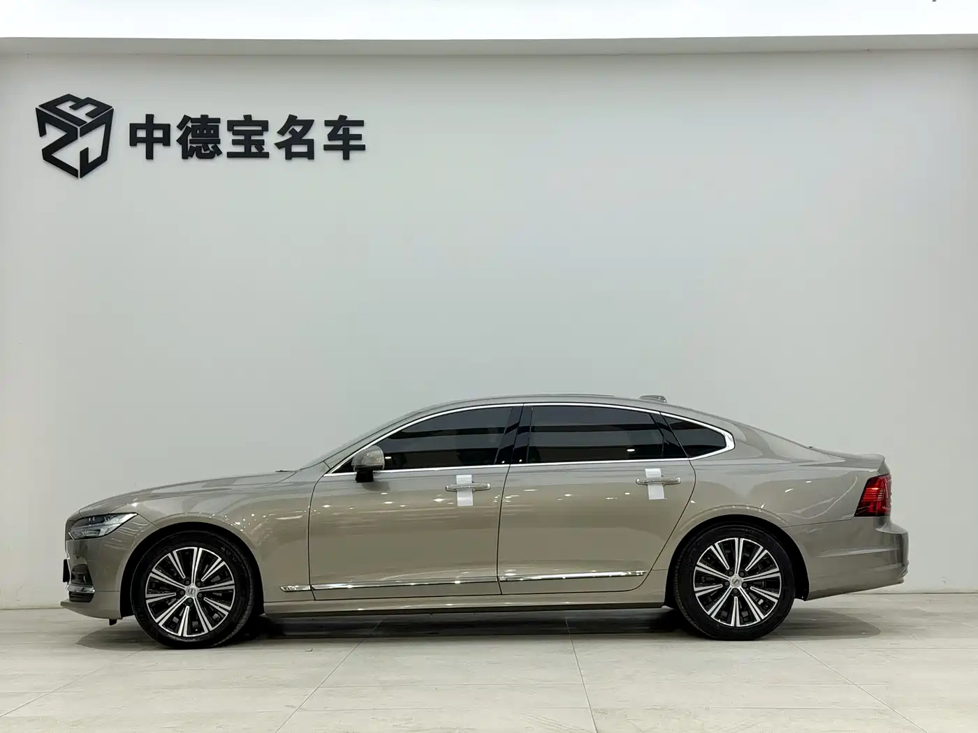 VOLVO S90