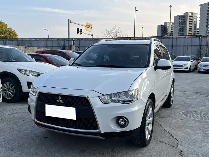 Mitsubishi Outlander (Import) 2010 Outlander 2.4 Fashion Edition