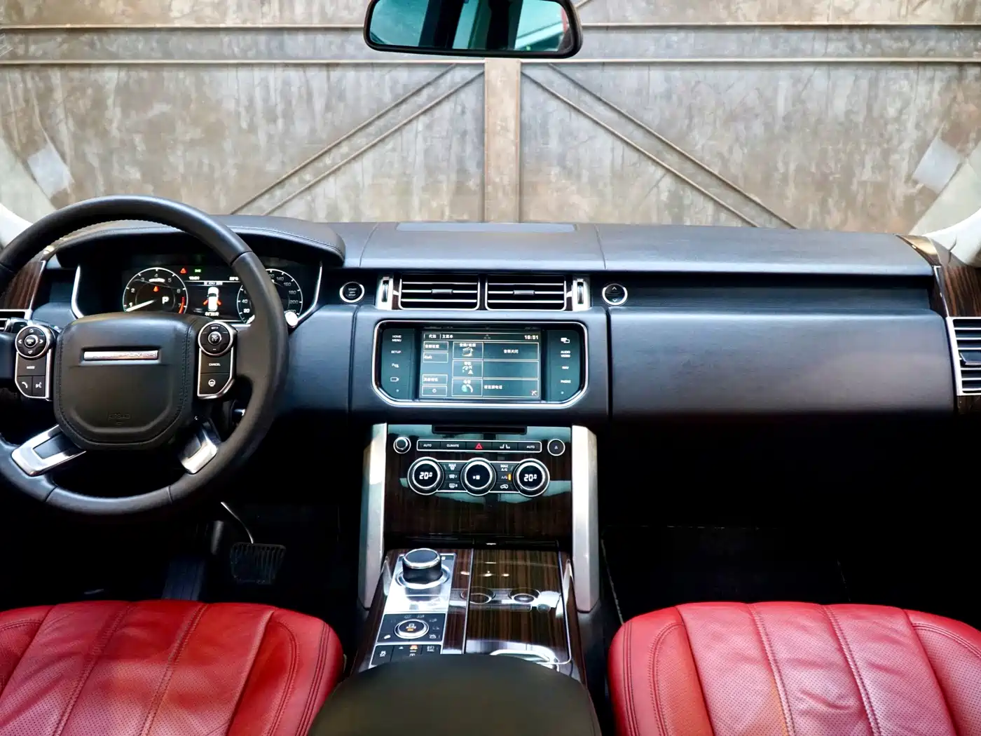 Photo 13 - Land Rover Range Rover