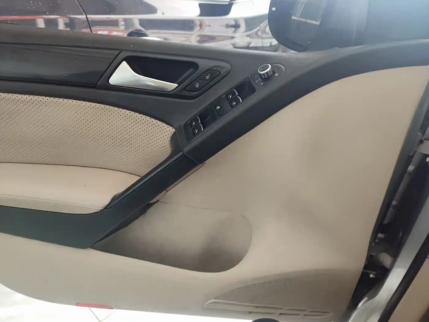 Volkswagen Golf 2011 1.6 Auto Luxury Edition фото 11
