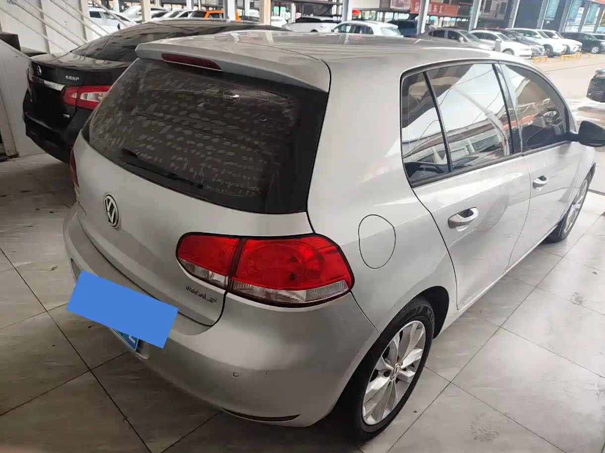Volkswagen Golf 2011 1.6 Auto Luxury Edition фото 13