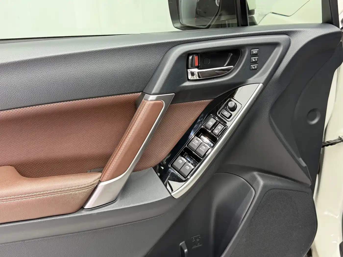 Subaru Forester 2017 2.5i Luxury Special Edition фото 8