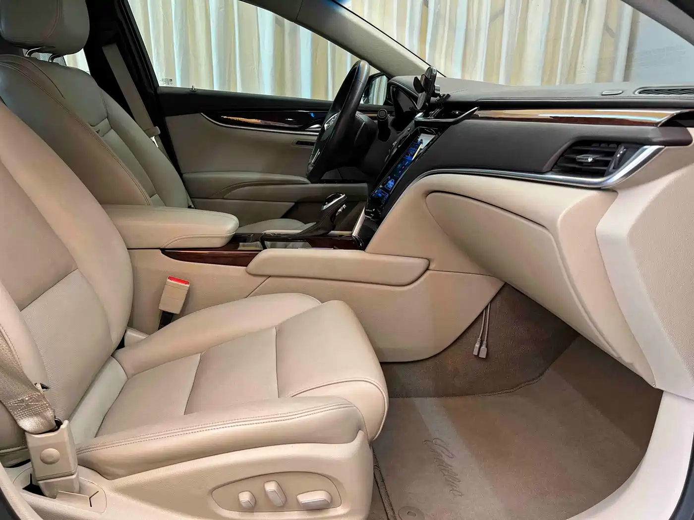 Cadillac XTS 2015 28T Luxury фото 26