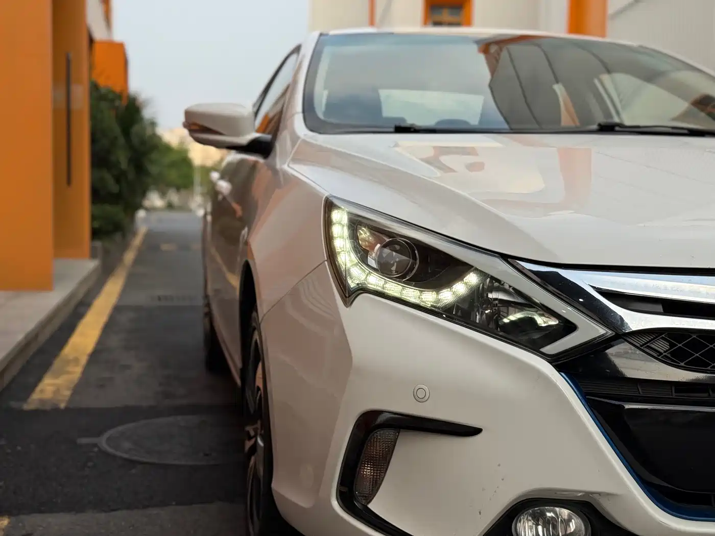 BYD Qin New Energy 2015 1.5T Dual Crown Flagship Edition фото 27
