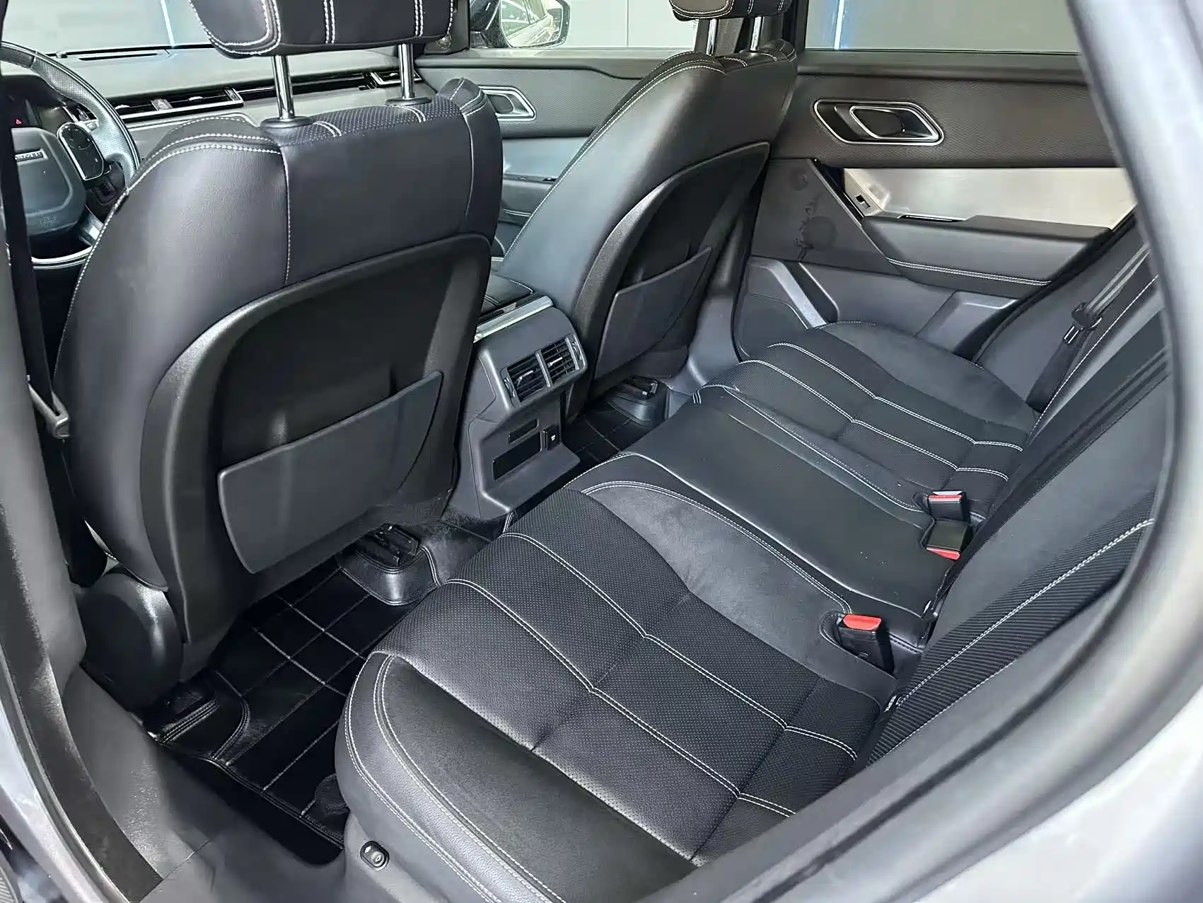 Фото 10 - Land Rover Range Rover Velar