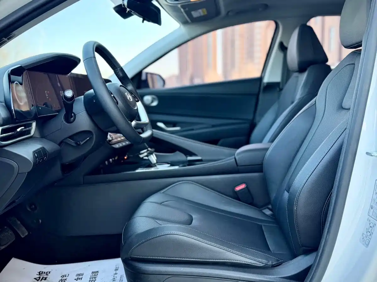 Hyundai Elantra 2023 Model 1.5L CVT LUX Premium Edition фото 10