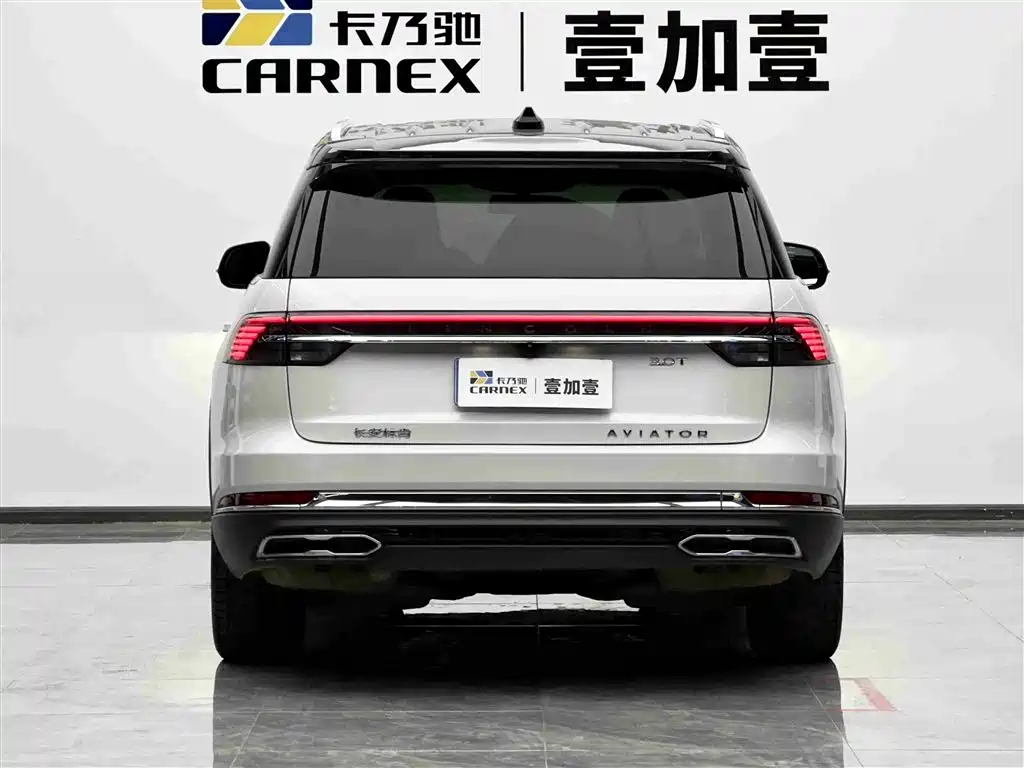 Photo 17 - Lincoln Aviator