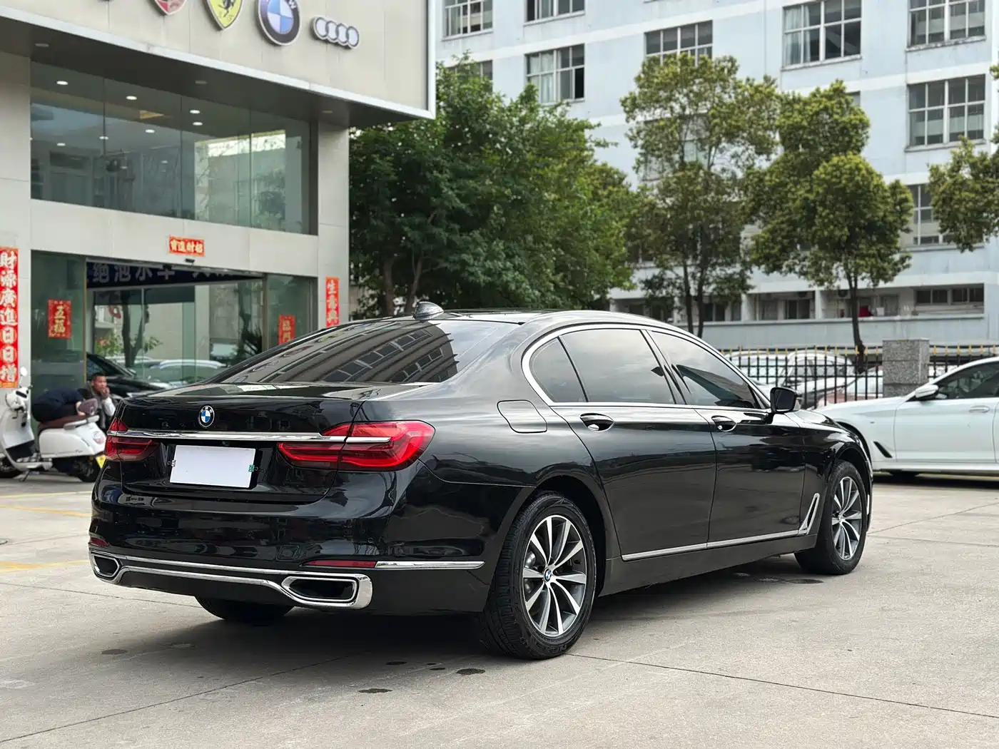 BMW 7 Series 2016 730Li Leading фото 6