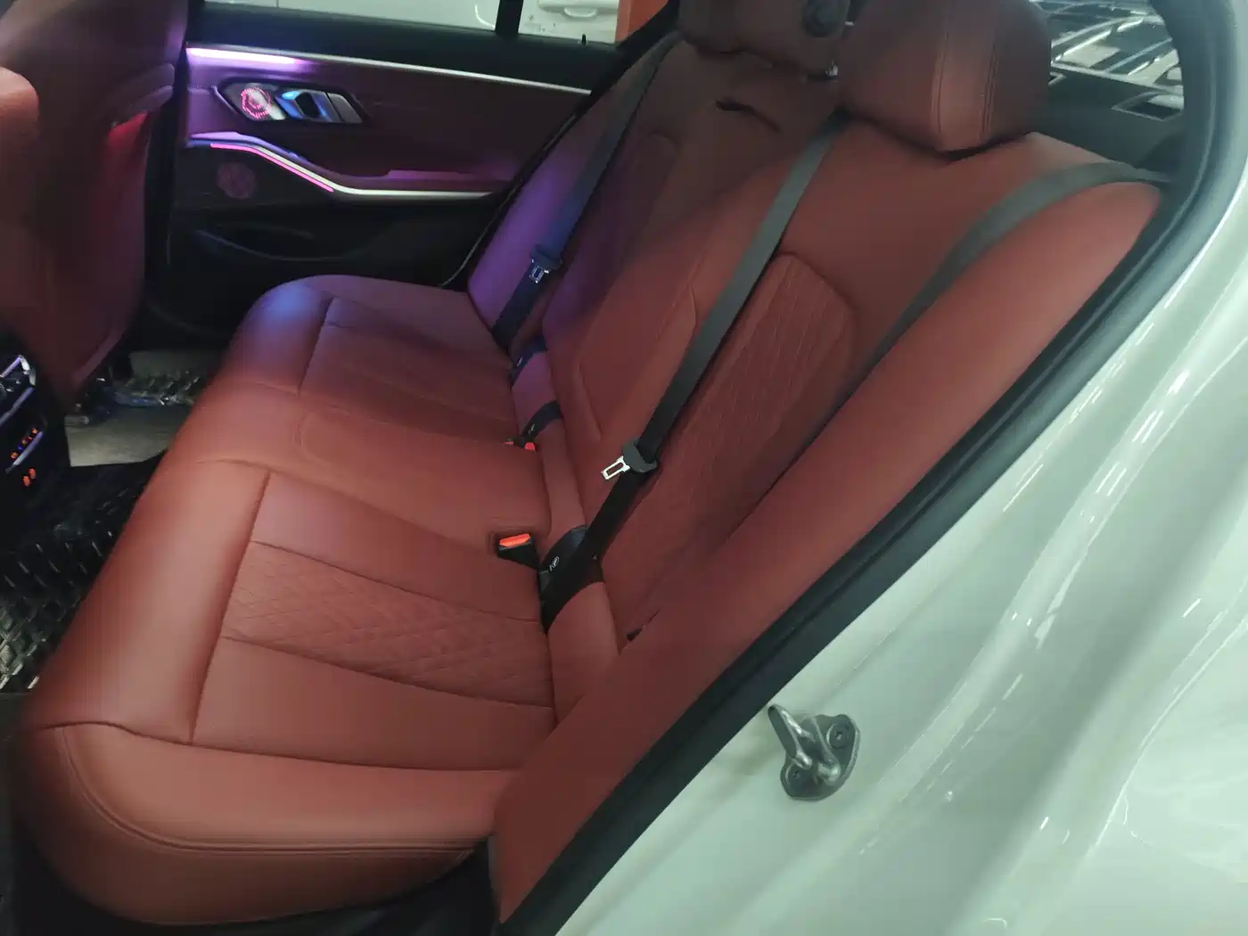 BMW 3 Series 2024 325i M Sport Shadowline Package фото 8