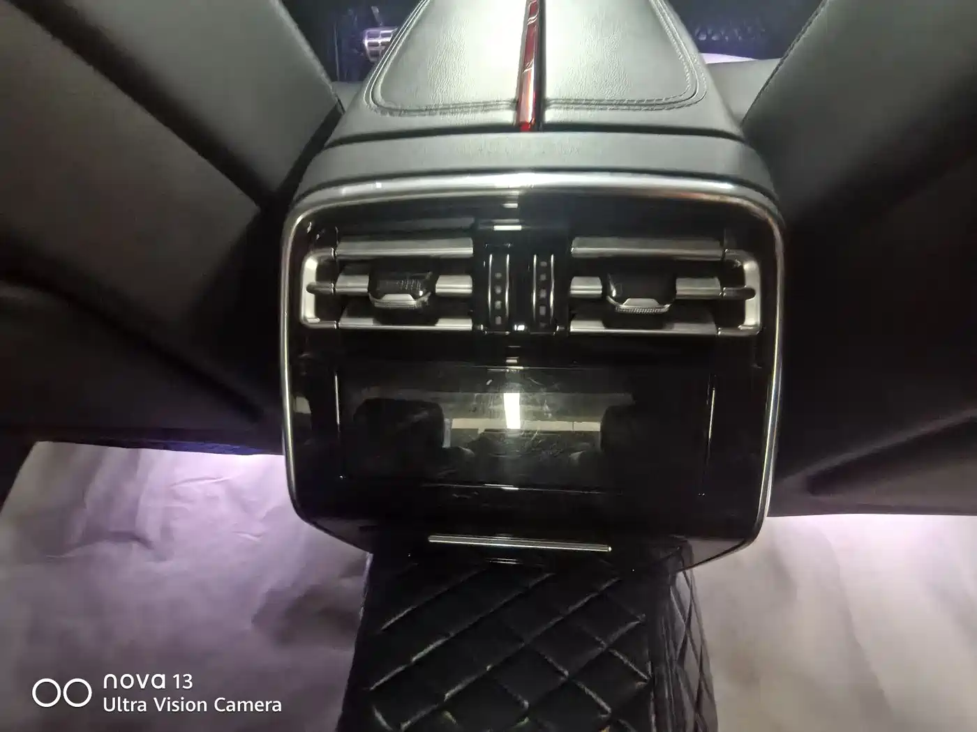 Hongqi H9 2020 2.0T Smart Connection Qi Xiang Edition фото 11