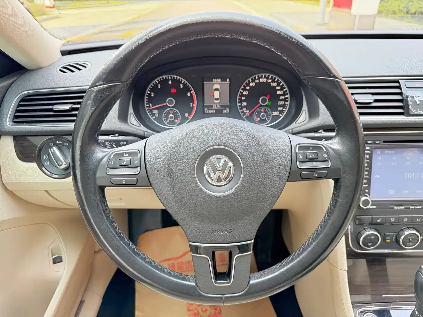 Volkswagen Passat 2014 1.8TSI DSG Executive Edition фото 16