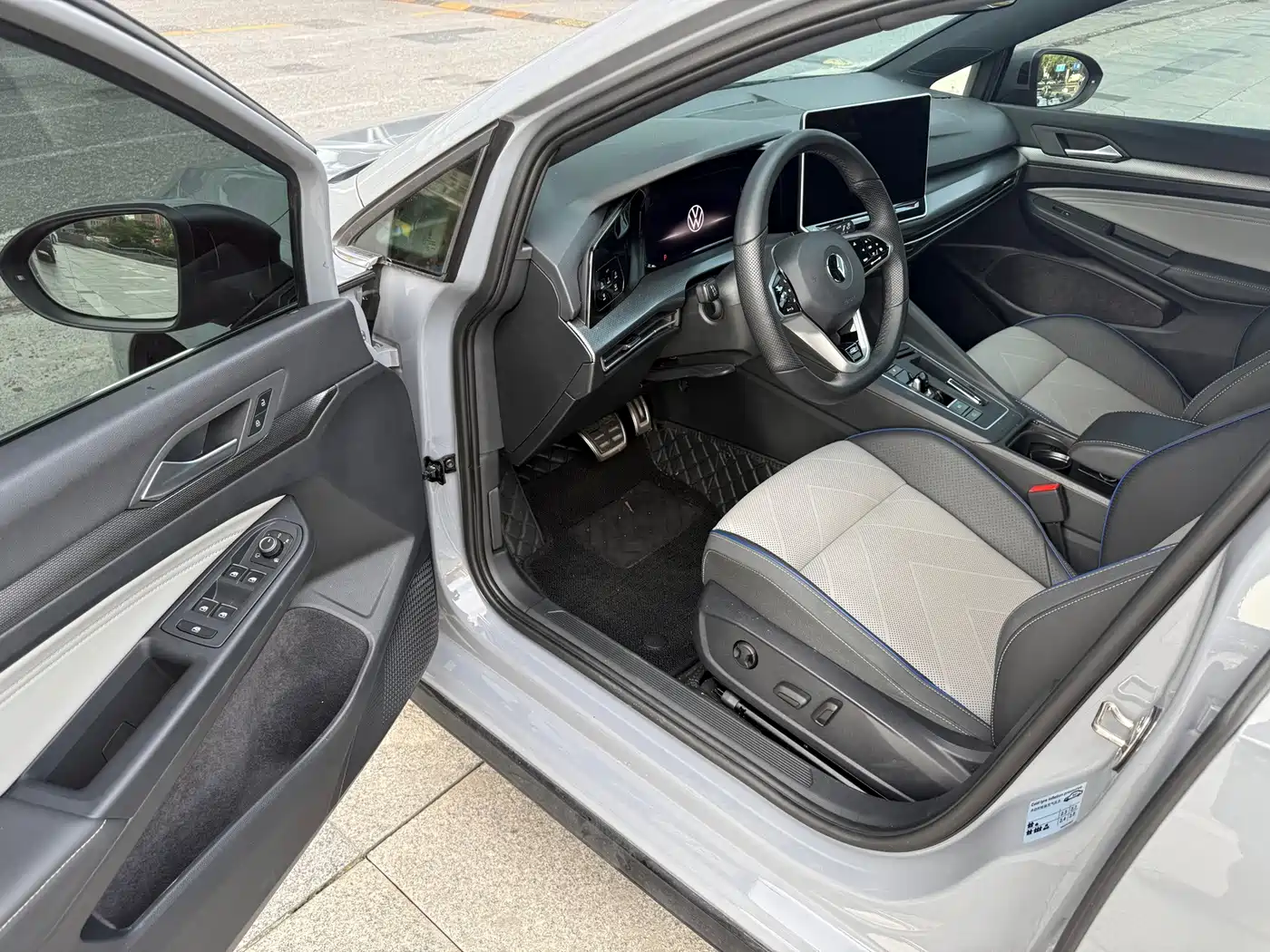 Volkswagen Golf 2025 2025 300TSI R-Line
