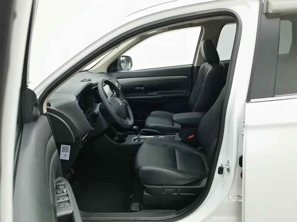 Mitsubishi Outlander (Import) 2015 2014 2.4L 4WD Luxury Value Edition 5-seater