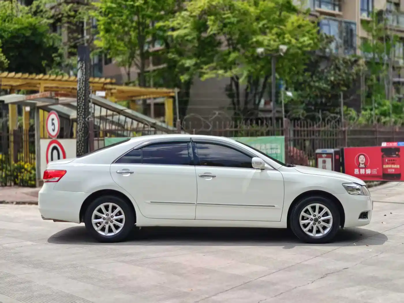 Toyota Camry 2013 200G Classic Luxury Edition фото 17