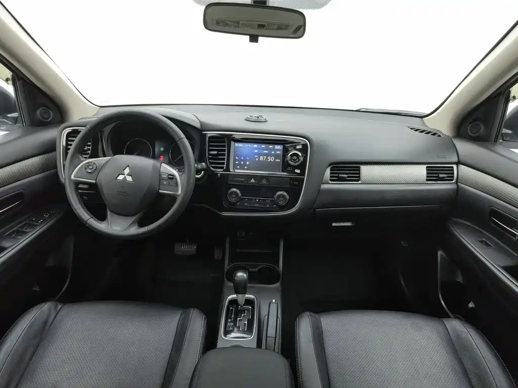 Mitsubishi Outlander (Import) 2015 2014 2.4L 4WD Luxury Value Edition 5-seater