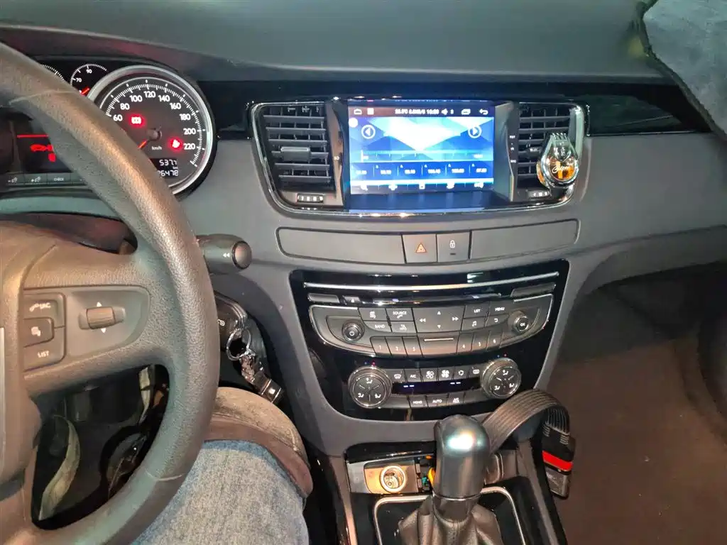 Peugeot 508 2012 2.0L Automatic Sunroof Classic Edition фото 9