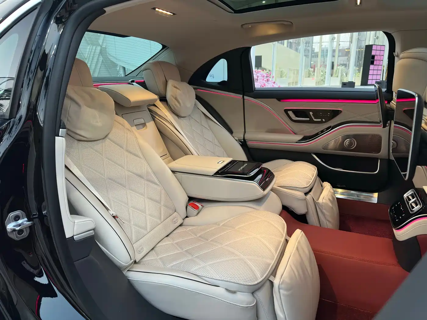 Mercedes-Benz Maybach S-Class 2025 Model S 480 4MATIC фото 15