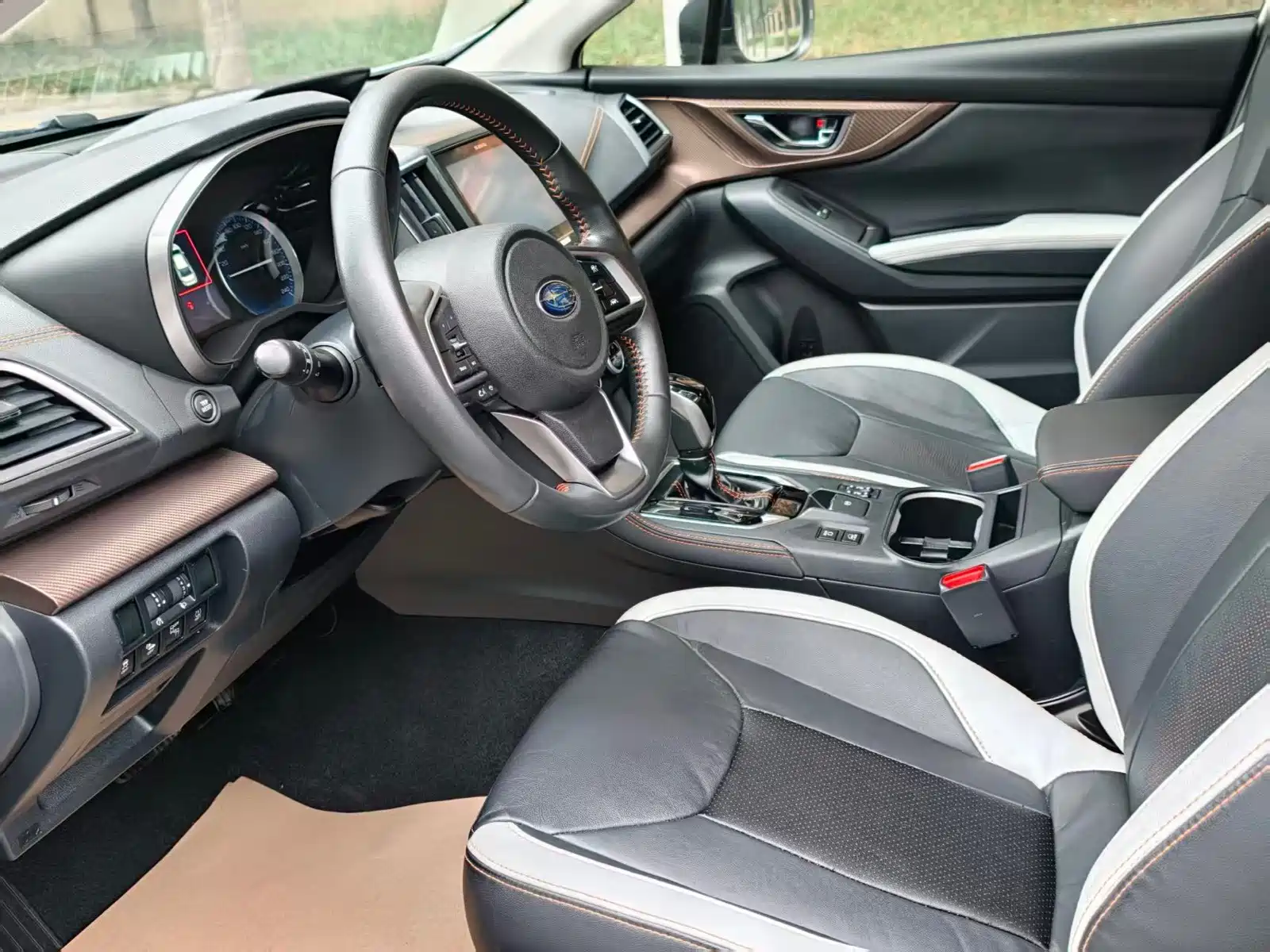 Photo 9 - Subaru XV
