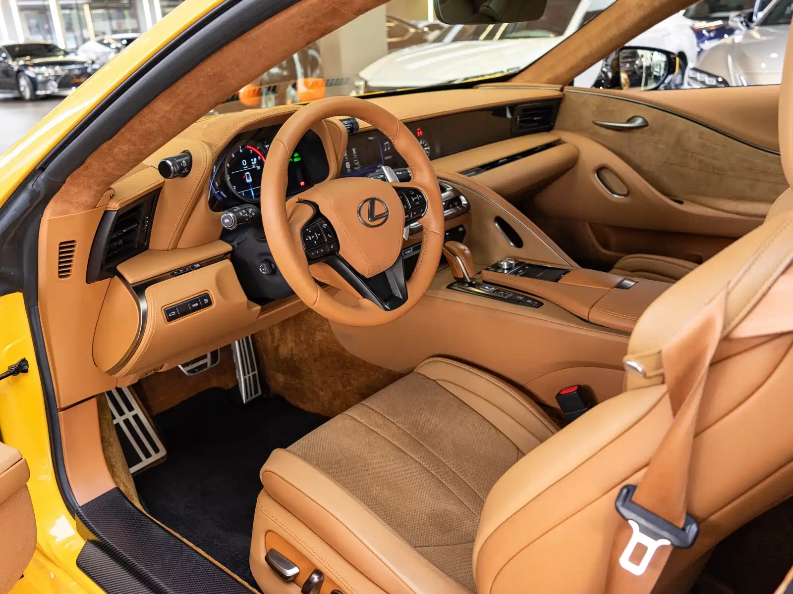 Фото 9 - Lexus LC