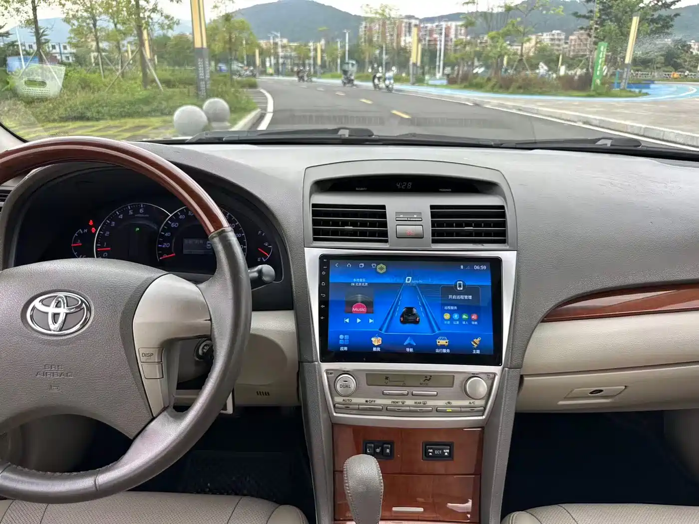 Toyota Camry 2013 200G Classic Luxury Edition фото 14