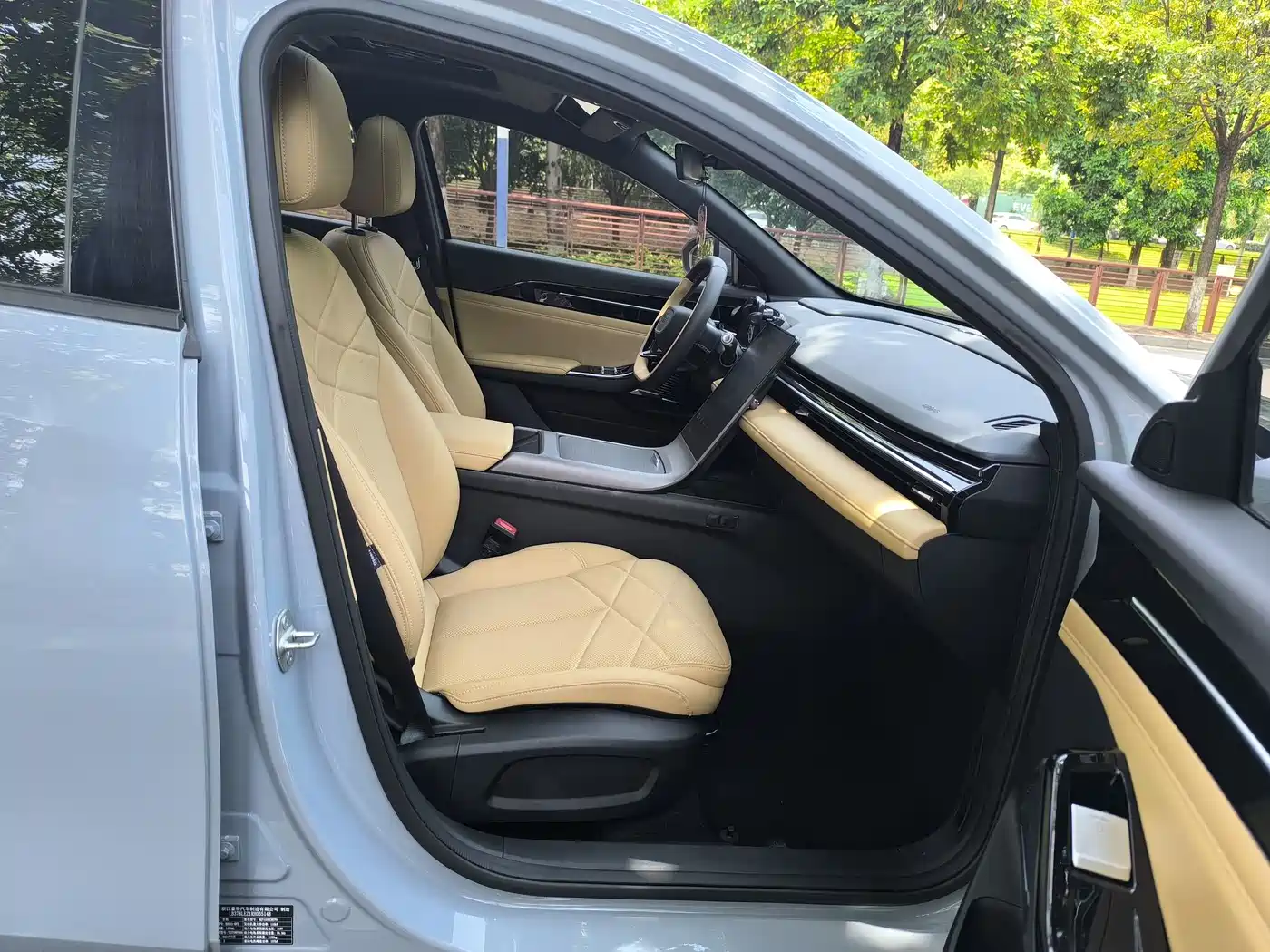 Geely Galaxy Galaxy L6 2024 125km PLUS Soaring Dragon Edition фото 13