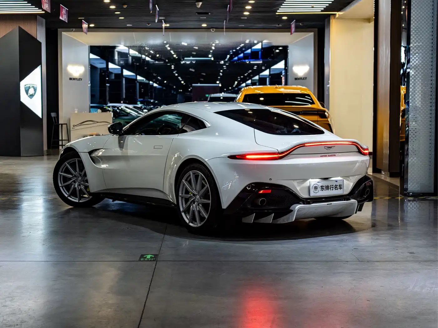 Aston Martin V8 Vantage 2019 2018 4.0T V8 Coupe