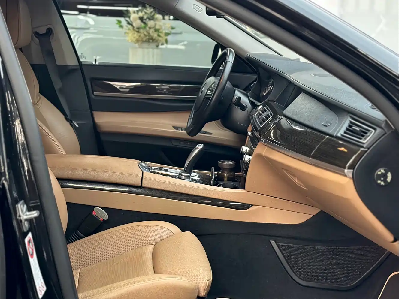 BMW 7 Series 2011 750Li xDrive фото 6
