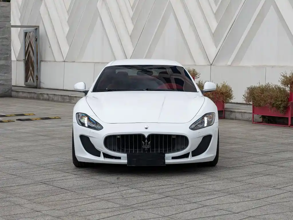 Photo 2 - Maserati GranTurismo