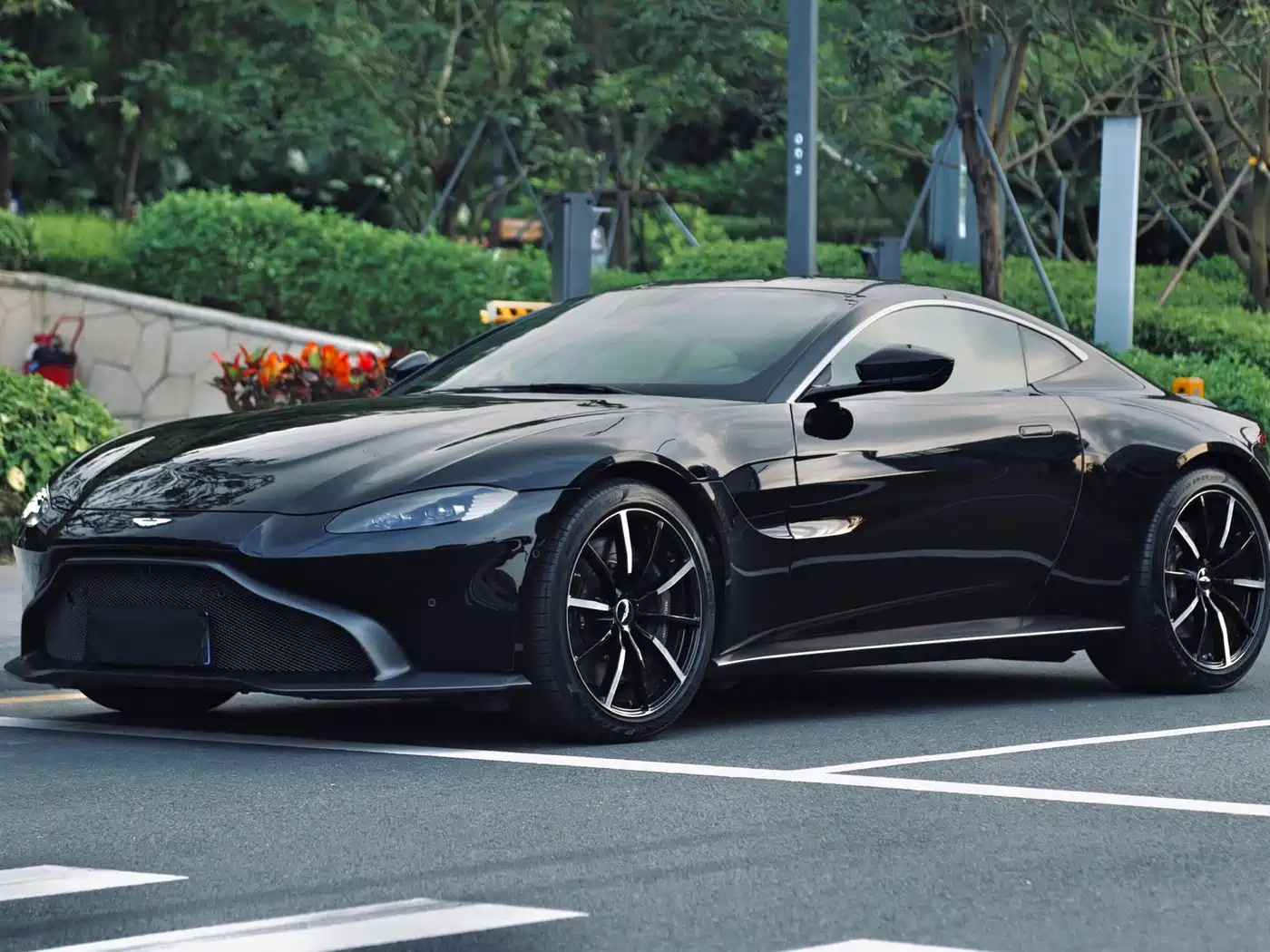 Aston Martin V8 Vantage 2024 2023 4.0T V8 Coupe