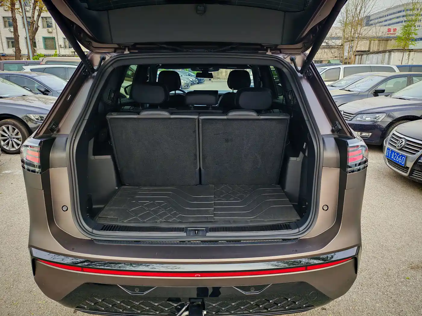 Volkswagen Teramont 2025 Teramont Pro 450TSI 4WD Summit Edition фото 9