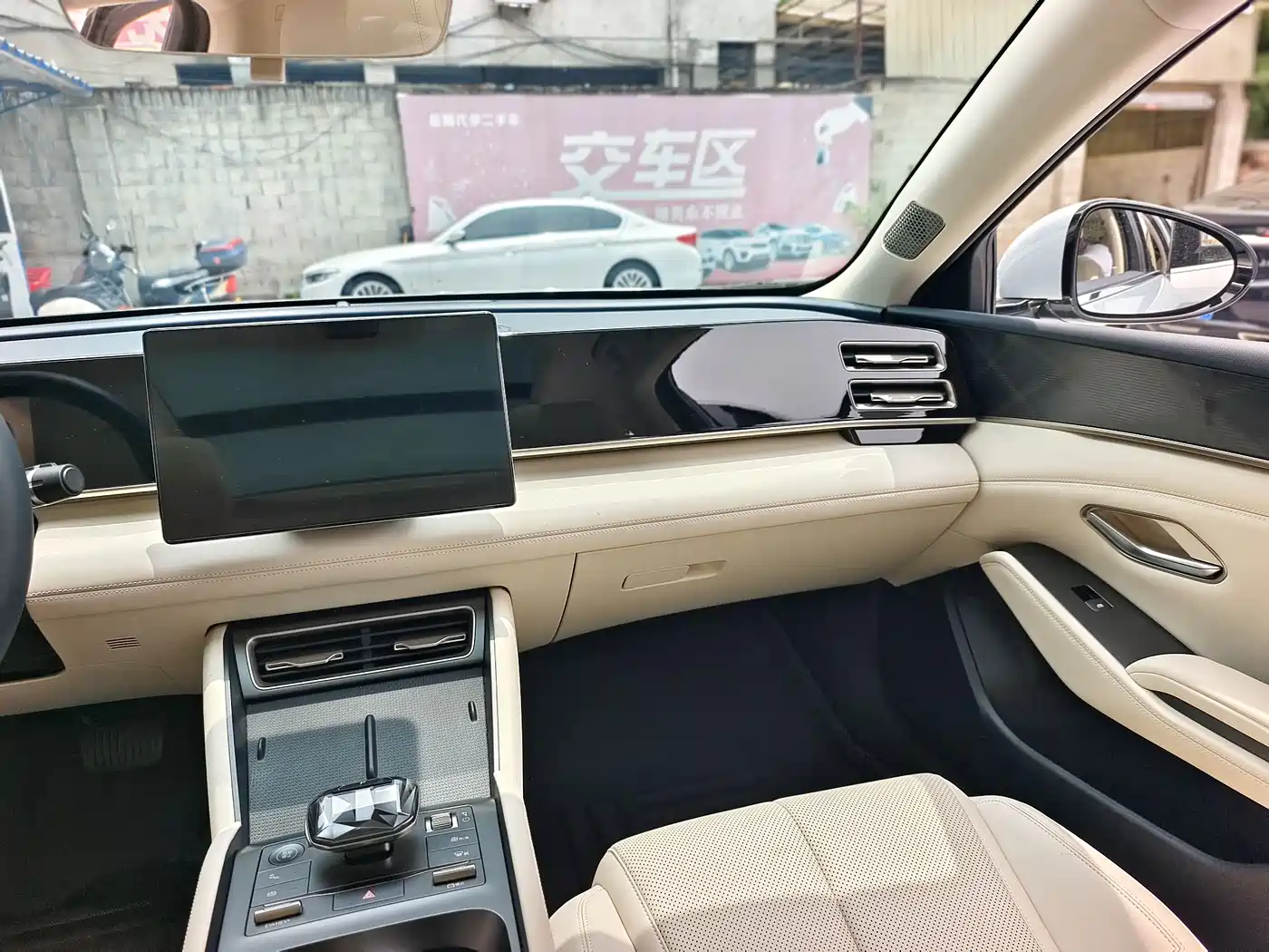 BYD Qin L 2024 DM-i 120KM Superior Edition фото 8
