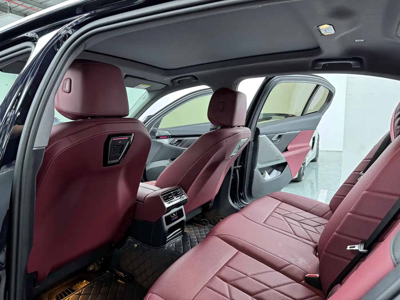 BMW 5 Series 2024 525Li M Sport Package фото 9