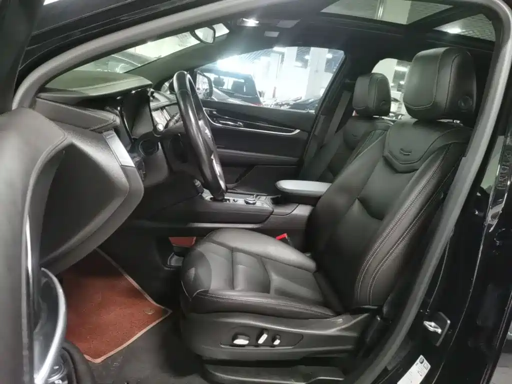 Фото 10 - Cadillac XT5